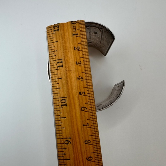 Vintage Jorgen Th Steffesen silver plated repousse cuff bracelet tavern scene. - Picture 10 of 12